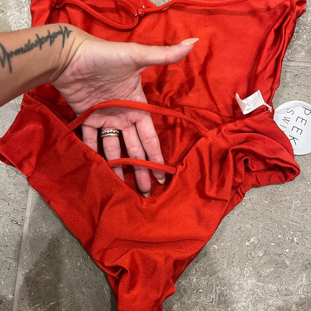 Red one piece bikini - Picture 6 of 7